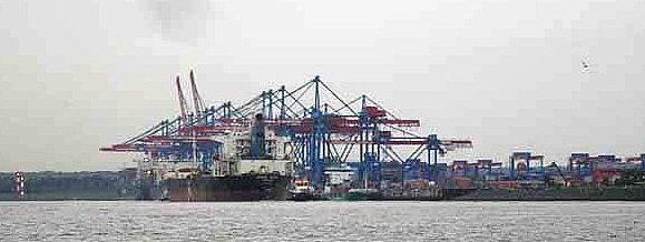 Containerterminal Altenwerder wasserseitig